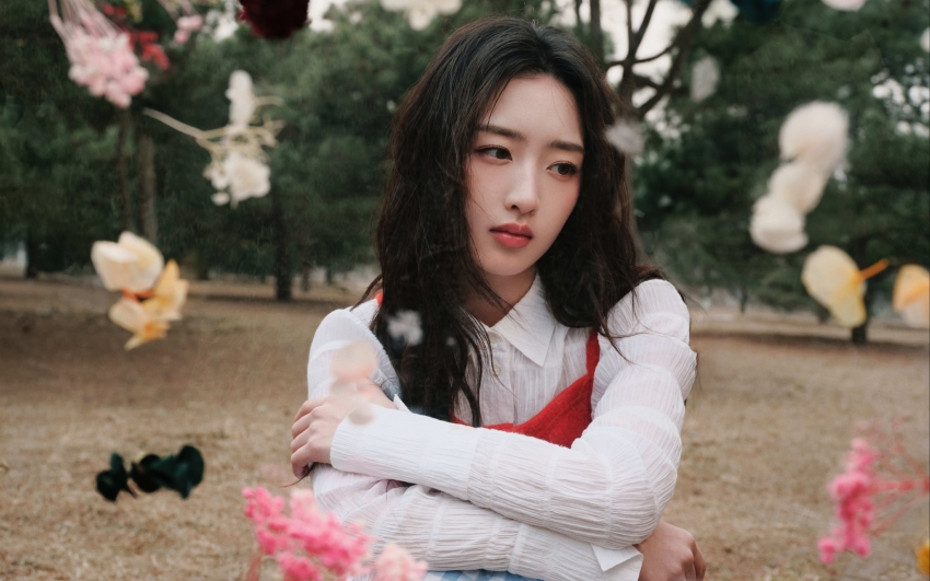 公园漂亮美女邓恩熙 4K壁纸 3840x2400