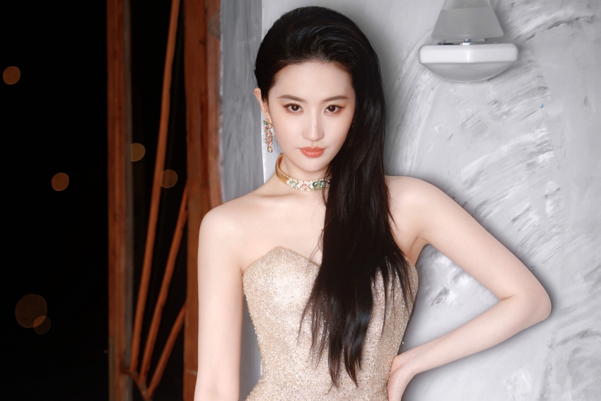 刘亦菲抹胸长裙 4K高清美女壁纸 3840x2560